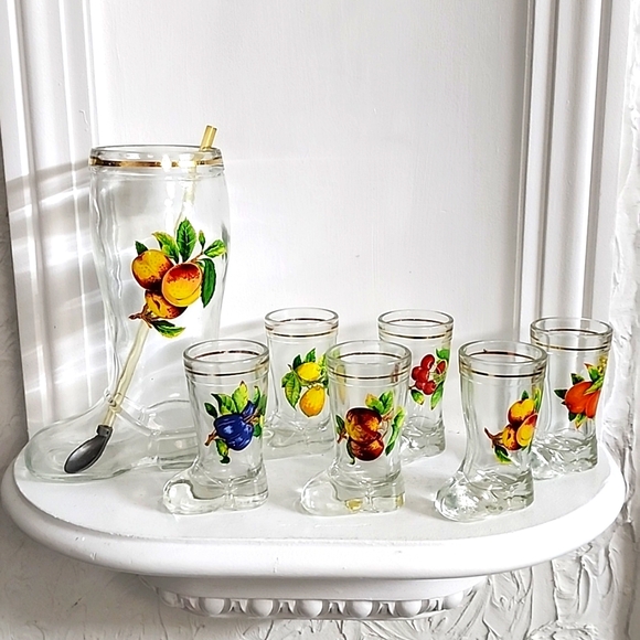 Large boot decanter with 6 small boot shooter glasses, very rare antique collect - Picture 1 of 2